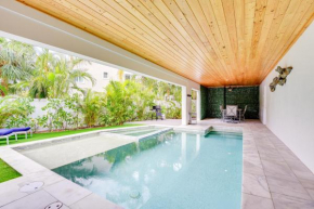Walk to Ocean Home with Pool in Holmes Beach